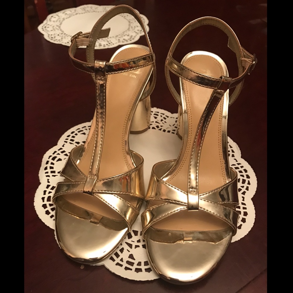 Gold heels ✨✨✨✨